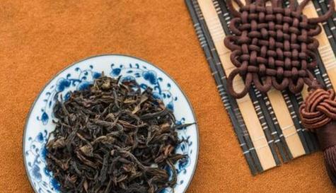 红茶与绿茶的区别与特点（探寻红茶与绿茶的制作工艺）