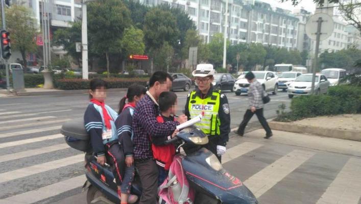 电动车载人的规定条件与安全注意事项（电动车乘坐人数限制及相关安全要求）