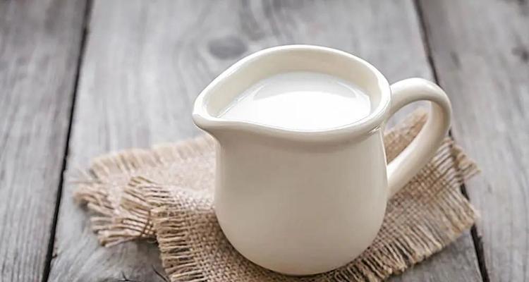 牛奶的过量摄入对健康的不良影响（揭秘多喝牛奶的隐藏危害与正确饮用方法）
